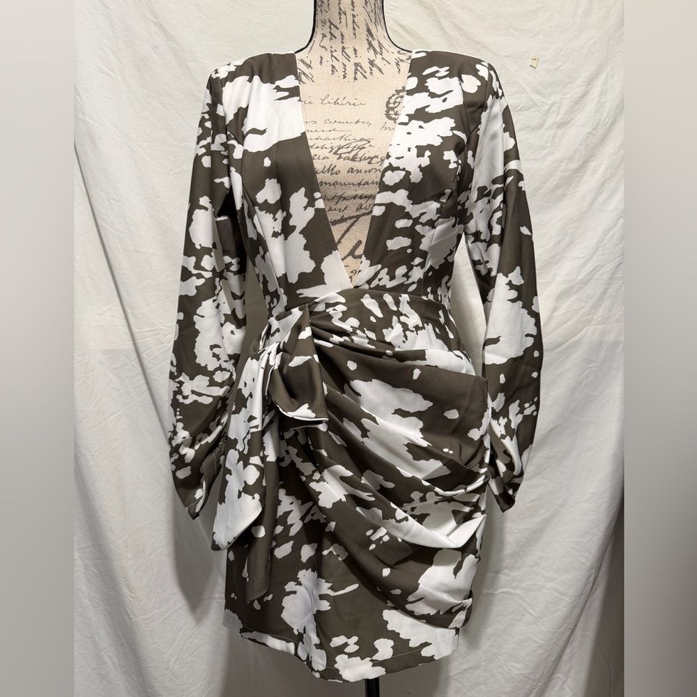 LUXXEL Olive Deep V Neck Floral Ruffled Long Sleeve Elegant Dress Size L